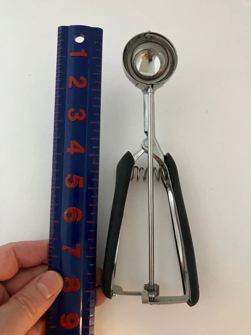 OXO 1189660 Good Grips Cookie Scoop, Medium 1 1/2 Tbsp, Stainless Steel MINT
